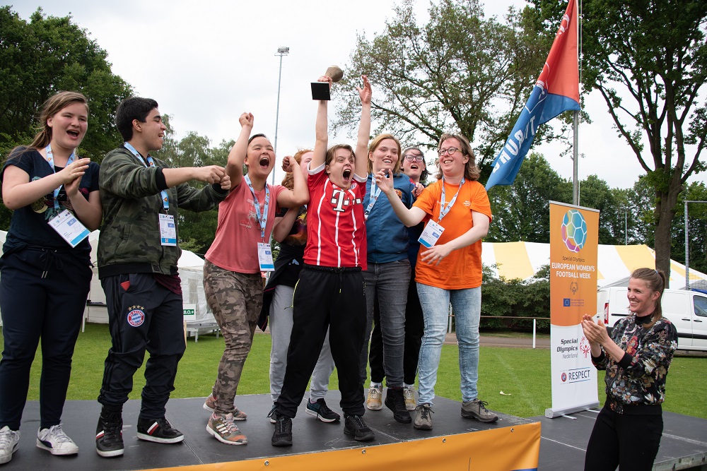 Nederland wint Fair Play Award op eerste Europees dames G-voetbaltoernooi