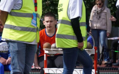 Op de Nederlandse atletiekbaan bloeit de 14-jarige Oekraïner Vlad op
